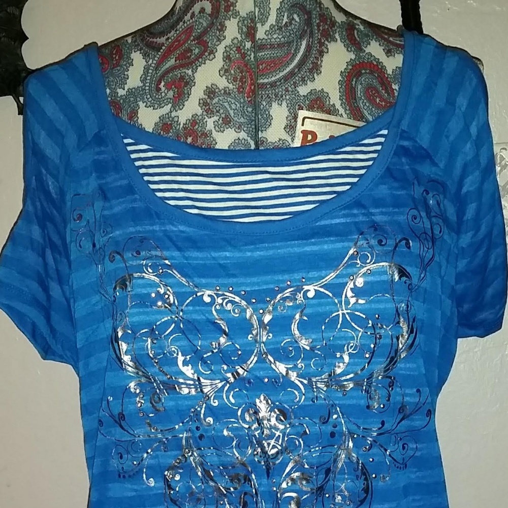 Cold shoulder top